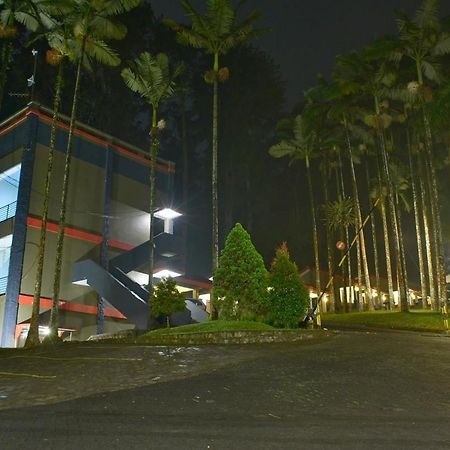 Surya Hotel & Resort Baturraden Exterior foto