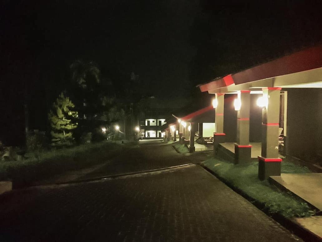 Surya Hotel & Resort Baturraden Exterior foto