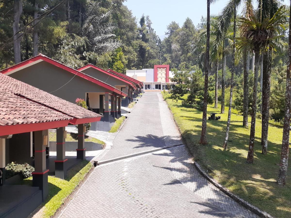 Surya Hotel & Resort Baturraden Exterior foto